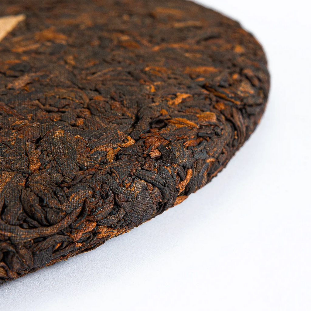 Чай Шу Пуер Лао Дунхай - традиційний китайський чай з глибоким смаком. Придбайте у нашому магазині та насолоджуйтесь кожним ковтком.