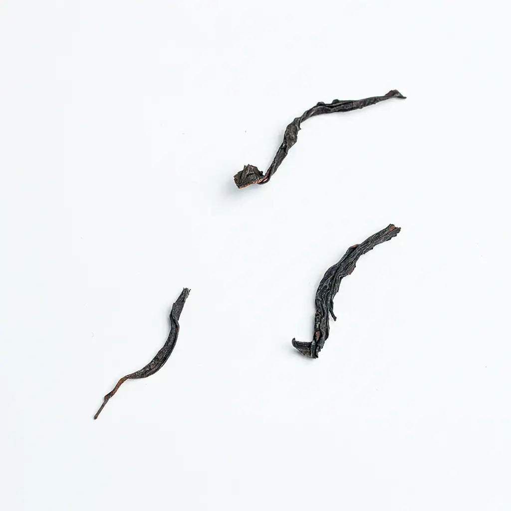 Купити Я Ши Сян — улун із вершини Фенхуан 1000+ м, із яскравим ароматом та легендарною історією створення.