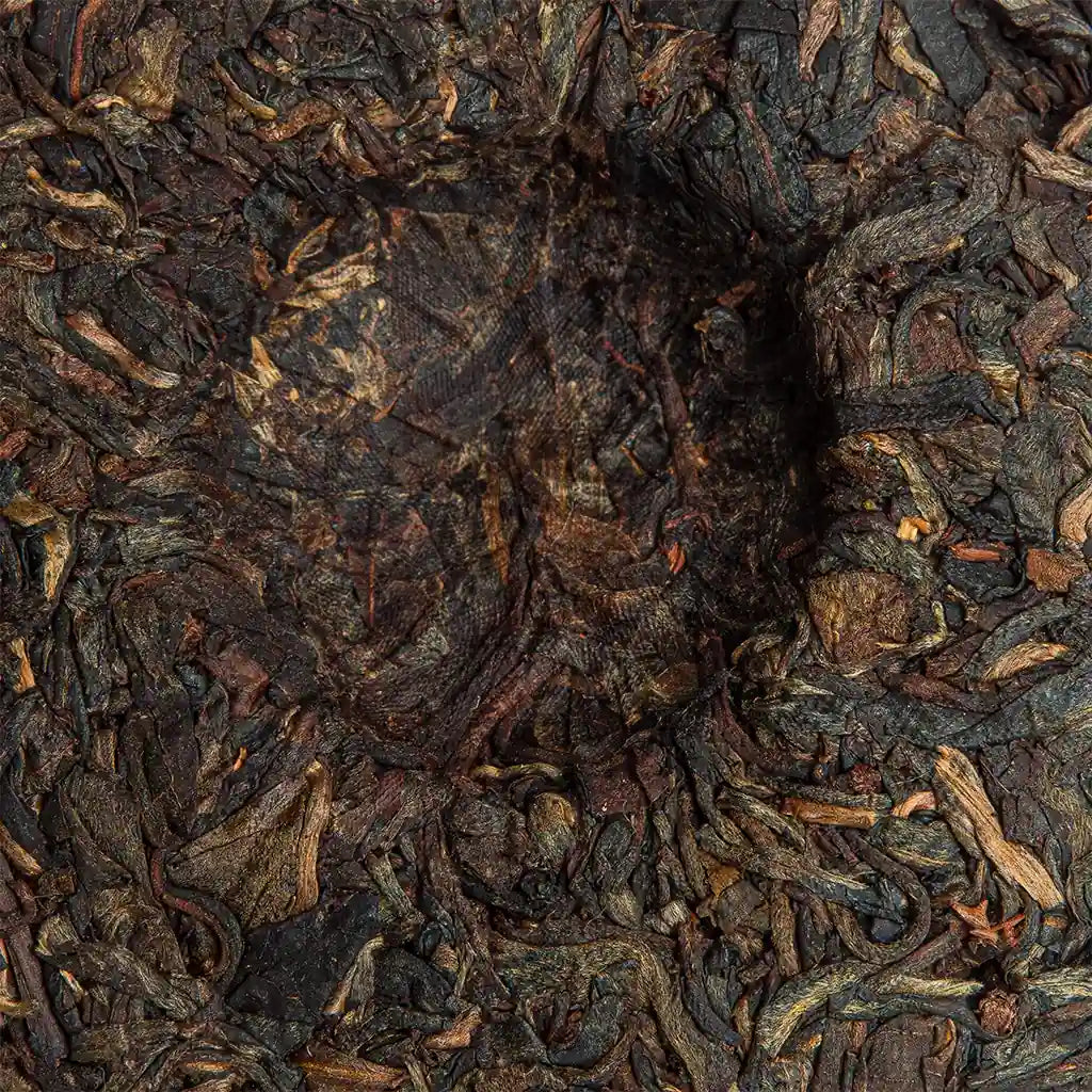 Купити Шен Пуер “Ботанік” — великолистковий весняний чай Юньнаню з легким пресуванням та яскравою ароматикою.