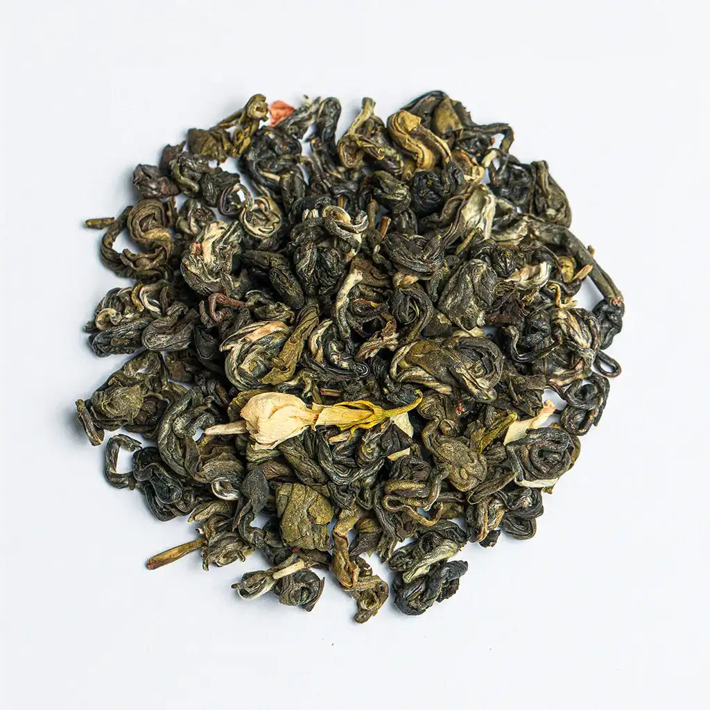 Купити Зелений чай з жасмином (Молі Хуа Ча) — ароматний сорт з Аньсі, настояний на живих бутонах жасмину.