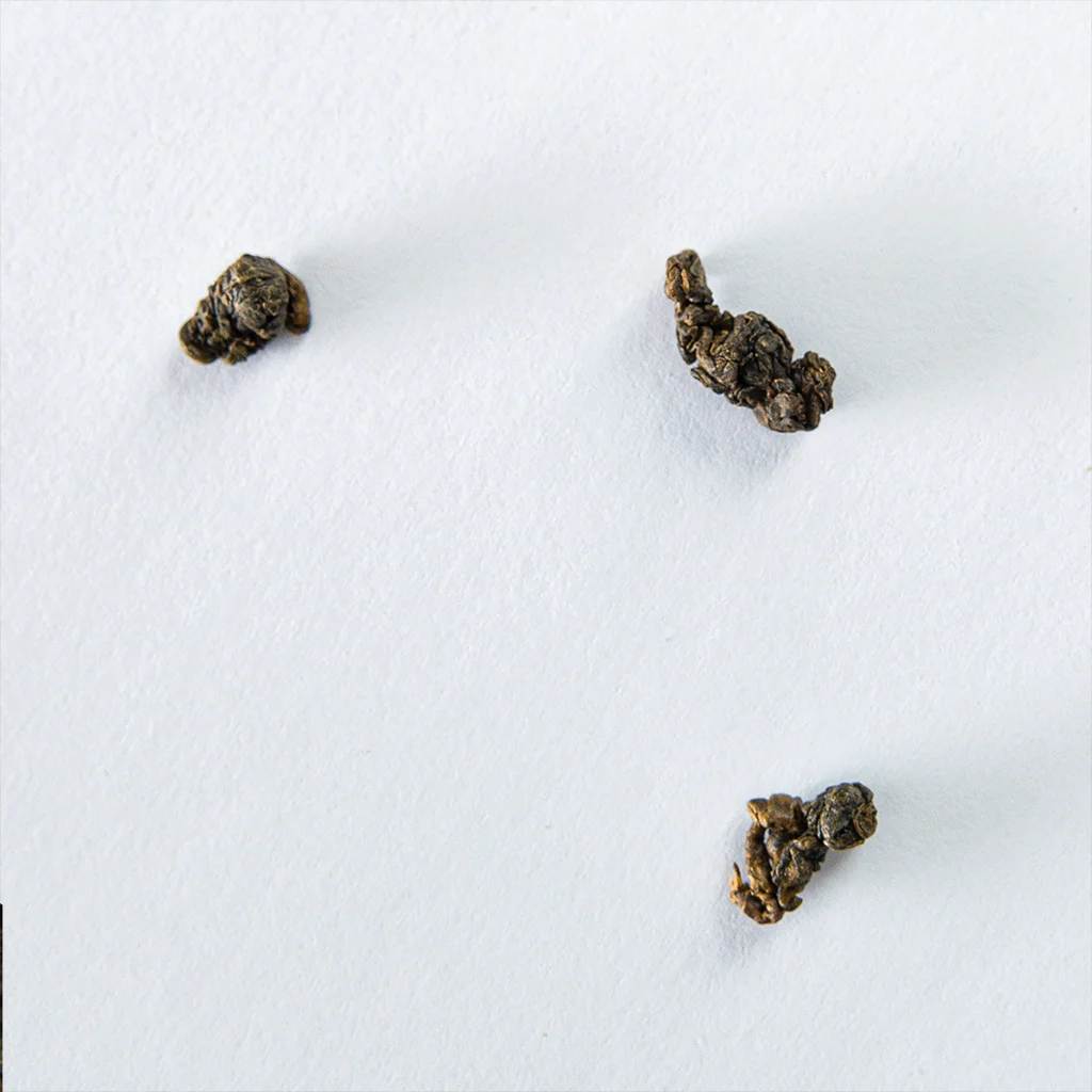 Справжній Дун Дін - темний улун, що вражає своїм смаком та ароматом. Доступний для покупки в нашому інтернет-магазині.