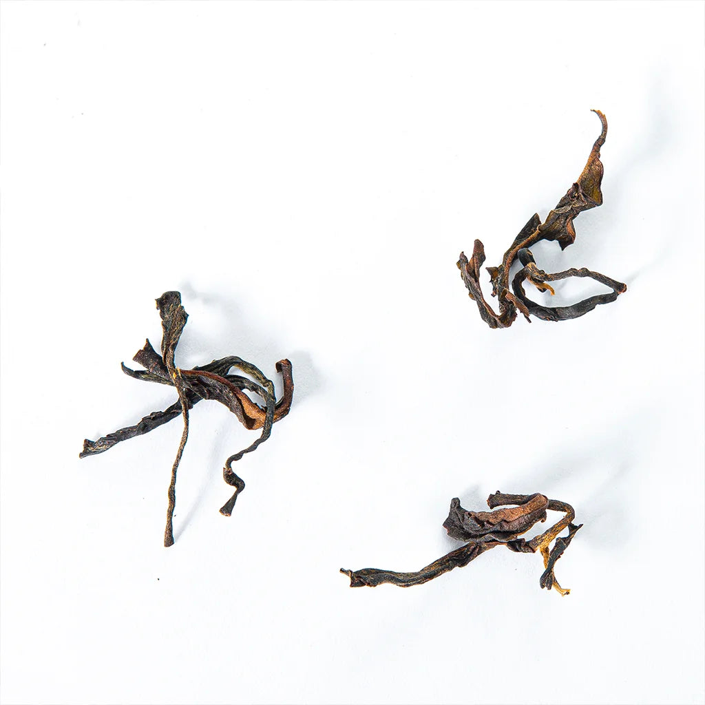 Справжній Дун Фан Мей Жень - насолоджуйтесь глибоким смаком та ароматом цього унікального чаю, доступного для замовлення онлайн.